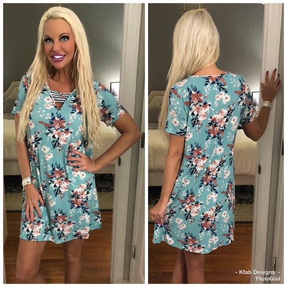 🥰Baby Blue Floral Cage Front Pocket Dress! - Picture 4 of 4